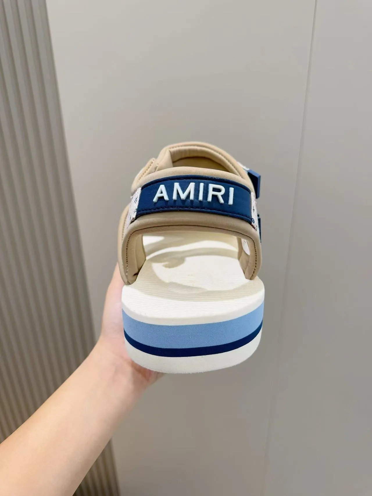 [AMIRI*AMIRI] P:500💰 Size: 39-45 Official website new original version 1:1 AMIRI*AMIRI classic men's sandals, high-end boutique, original material, TPU foam bottom, fine workmanship, casual, loose and comfortable, a must-have in summer.